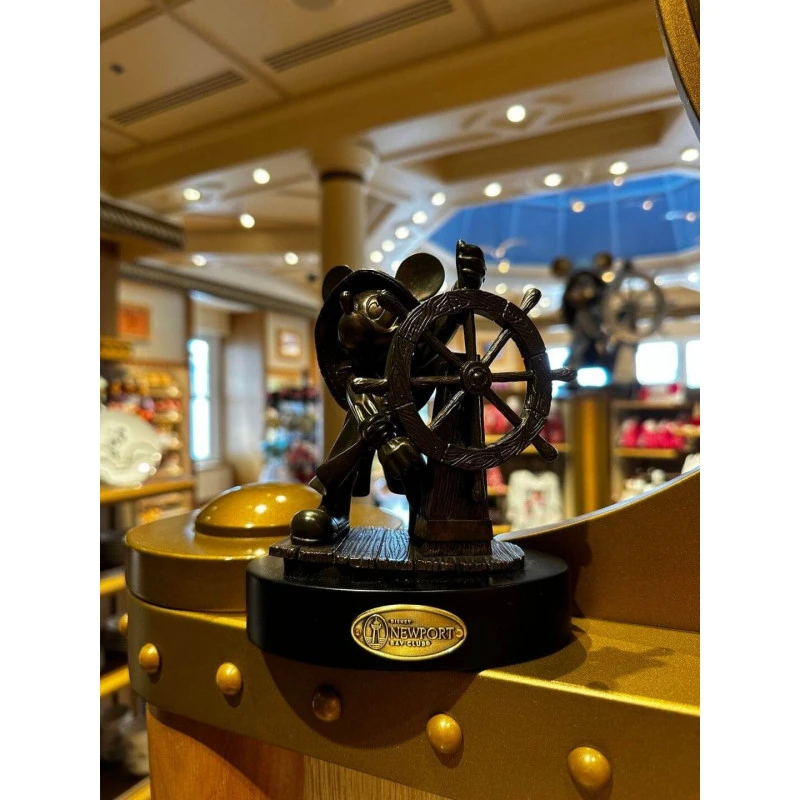 Statuette Mickey Newport Bay Club 1 Statuette Mickey Newport Bay Club